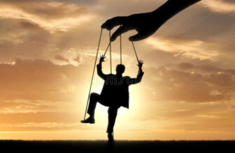 10 σημάδια ότι αφήνεις τους άλλους να κάνουν κουμάντο στη ζωή σου