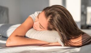 Ζέστη: 10 tips για να μην χάνουμε τον ύπνο μας